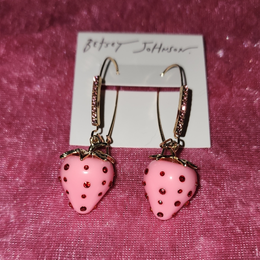✨️🍓💗NWT BETSEY JOHNSON PINK STRAWBERRY EARRINGS WITH RED BLING 💗🍓✨️